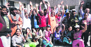 The last batch of Kailash Mansarowar pilgrims on its return at Pithoragarh on Monday.