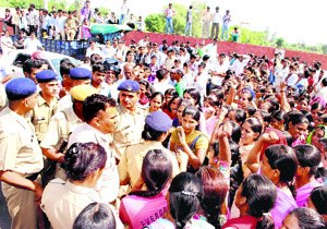 Protesting against the poor results of MDU, students of Rajiv Gandhi Government Women College on Monday blocked the Hisar-Bhiwani road.