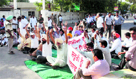 Residents in Faridkot sitting on a protest dharna.