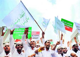 Sri Lankan Muslims take part in a protest against an anti-Islam film made in the US, in Colombo on Monday
