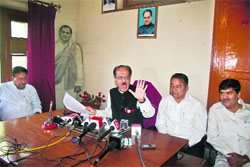 Saifuddin Soz addresses a press conference in Srinagar. Photo: Yawar Kabli