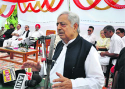 PDP patron Mufti Mohammad Sayeed addresses party leaders and office-bearers in Jammu. Tribune photo:Anand Sharma 