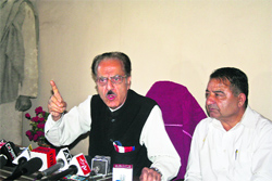 Jammu and Kashmir Pradesh Congress Committee (JKPCC) president Prof Saifuddin Soz addresses mediapersons in Srinagar on Tuesday. 
