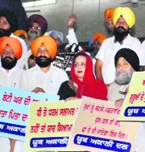 Punjabi University Vice Chancellor Dr Jaspal Singh (right), Dr Harshinder Kaur and other SAD leaders at Virsa Sambhal rally against female foeticide and drug abuse. 