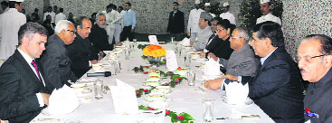 Dignitaries at the dinner hosted in honour of the President by the Governor at Raj Bhawan in Srinagar on Wednesday. 