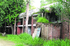 The building of Shaheed Sukhdev Thapar Government School, Bharat Nagar, Ludhiana, which has been declared unsafe by the PWD. 