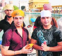 Star cast of Pinky Moge Wali pay obeisance at the Golden Temple in Amritsar.