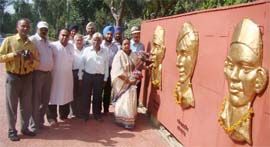 Family members of Shaheed Rajguru and BK Dutt pay floral tributes at the National Martyrs Memorial, Hussainiwala, on Thursday. 