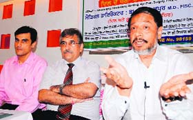 Cardiac surgeon Dr HS Pannu (right) addresses mediapersons in Amritsar on Saturday.