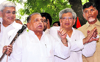 Mulayam with CPM leaders Prakash Karat and Sitaram Yechury, and TDP president Chandrababu Naidu during a protest against FDI earlier this month