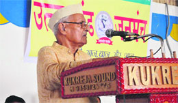 Paripoornanand Painuily, a veteran freedom fighter, speaks at a function held by a faction of the Uttarakhand Janmanch in Dehradun on Sunday.