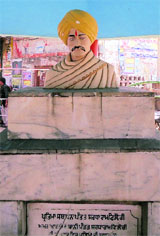 A bust of Pandit Shardha Ram Phillauri in Phillaur.