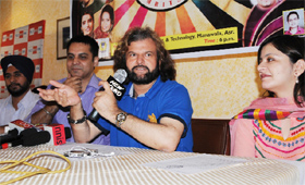 Hans Raj Hans along with organiser Navtej Sandhu announces the first Punjabi music festival during a press conference in Amritsar on Monday.