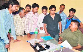 Residents and BJP youth wing activists gherao Health Officer, Municipal Corporation, Kailash Joshi, in Haridwar on Monday