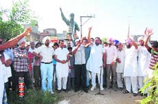 Shopkeepers stage a protest against police inaction at Sadiq in Faridkot on Monday. 