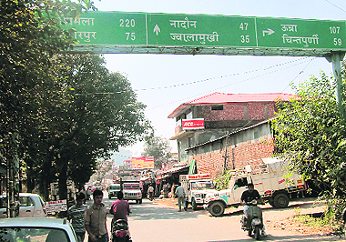 A misleading signboard installed on the National Highway No. 88 by the National Highway Authorities