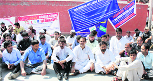 Members of the All Jammu and Kashmir Welfare Association stage a protest against the state government in Srinagar on Tuesday. 