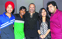 Indian Idol 6 contestants, Davendra Pal Singh, Amit Kumar, Poorvi Koutish, Vipul Mehta, with Leslie Lewis (Centre) for recording songs of their first pop album