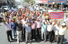 Teachers working in aided schools staged a protest against the delay in the payment of theirsalaries. 