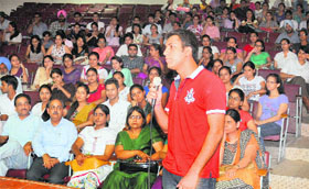 A student of Panjab University poses a question to UT SSP Naunihal Singh during an interaction on eve-teasing at the PU on Friday.