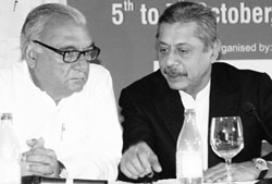 Chief Minister Bhupinder Singh Hooda and Dr Naresh Trehan, a cardiac surgeon, at a conference in Gurgaon on Friday. Tribune photo: Sayeed Ahmed 