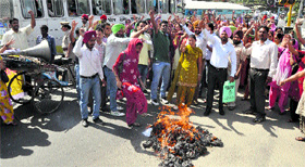 Members of the Special Trainer Teachers Union burn an effigy of the state government outside the mini-secretariat in Ludhiana on Monday.