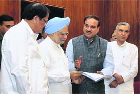A delegation of BJP MPs from Karnataka meets Prime Minister Manmohan Singh demanding reconsideration of the decision of the Cauvery River Authority in New Delhi on Monday