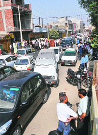 A traffic jam caused due to haphazardly parked vehicles as consumers made beeline at the LPG counters at Channi Himmat area of Jammu on Tuesday. 