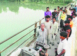 Relatives gather at the mishap site near the Sirhind canal at Sehjo Majra village near Machhiwara on Tuesday. A Tribune photograph