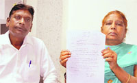 Jinder, mother of the Dalit youth, shows a copy of the complaint submitted to the Commissioner of Police requesting him to take legal action against the assailants. Photo: Sarabjit Singh
