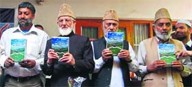 Separatist leader Syed Ali Shah Geelani with other hurriyat leaders during the release of his book "Walur Kinaray" in Srinagar on Wednesday