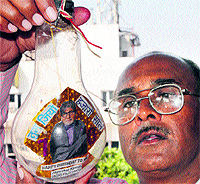 City-based kite artist Jagmohan Kanojia celebrates superstar Amitabh Bachchans birthday by making his portrait inside abulb