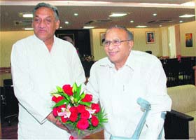 Chief Minister Vijay Bahuguna meets Petroleum and Natural Gas Minister Jaipal Reddy in New Delhi on Thursday