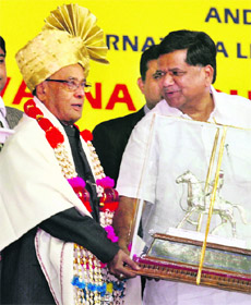 President Pranab Mukherjee receives a memento from Karnataka CM Jagadish Shettar in Belgaum on Thursday. 