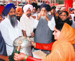Chief Minister Parkash Singh Badal drinks Kashmiri kahwa during the annual Saras Mela at Sheesh Mahal in Patiala on Friday. Tribune photo: Rajesh Sachar
