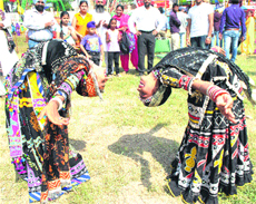 Artistes perform kalbelia dance during the annual SARAS fair in Patiala on Saturday. 