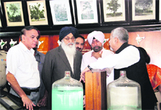 Director, FRI, PP Bhojvaid explains an experiment to Punjab Chief Minister Parkash Singh Badal in Dehradun on Saturday. 