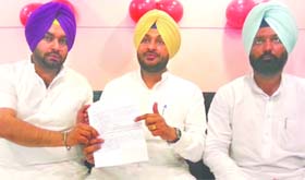 Kaku Ahluwalia submits a memorandum to MP Ravneet Bittu in Jalandhar on Saturday
