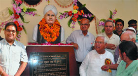 Fazilka DC Dr Basant Garg and chief guest Vijay Kumar Chopra pose with the bust of freedom fighter Lala Sunam Rai after its inauguration in Fazilka.