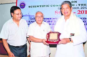Vice-Chancellor, Gurukul Kangri University, Swatantra Kumar felicitates Union minister Harish Rawat at the concluding session of a week-long workshop in Haridwar on Sunday