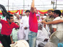 India Against Corruption activists wave black flags during a function where Chief Minister Bhupinder Singh Hooda was the chief guest at Hisar on Sunday. 