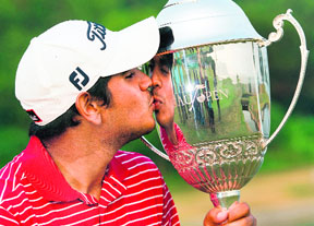 Gaganjeet Bhullar kisses the Venetian Macau Open trophy on Sunday.
