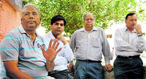 Bhagwan Das (left), father of the victim, talks to mediapersons outside the mortuary of the GMSH-16 on Monday.