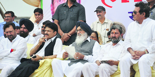 Chief Minister Parkash Singh Badal with BJP leaders Ashwani Sharma, Vinod Khanna, Swaran Salaria and Dinesh Babbu at a BJP rally in Sujanpur on Monday.