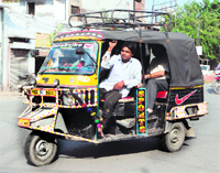 Overloaded auto-rickshaws pose threat to schoolchildren : The Tribune India