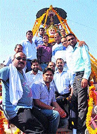 Members of the Aggarwal Sabha garland a statue of Maharaja Aggarsein at Aggarsain Chowk in Kurukshetra on Tuesday