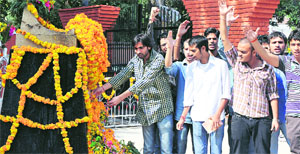 Members of ABVP pay tribute to commemorate the Martyrs Day at Shaheedi Sthal in Jammu on Tuesday.