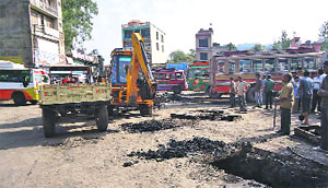 The municipal corporation starts its cleanliness drive in Rajouri.