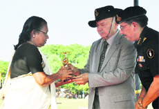 Home Minister Sushil Kumar Shinde honours an NSG martyr's kin at Manesar in Gurgaon on Tuesday. 
