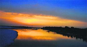 A view of the sunset on the bank of the Tawi in Jammu